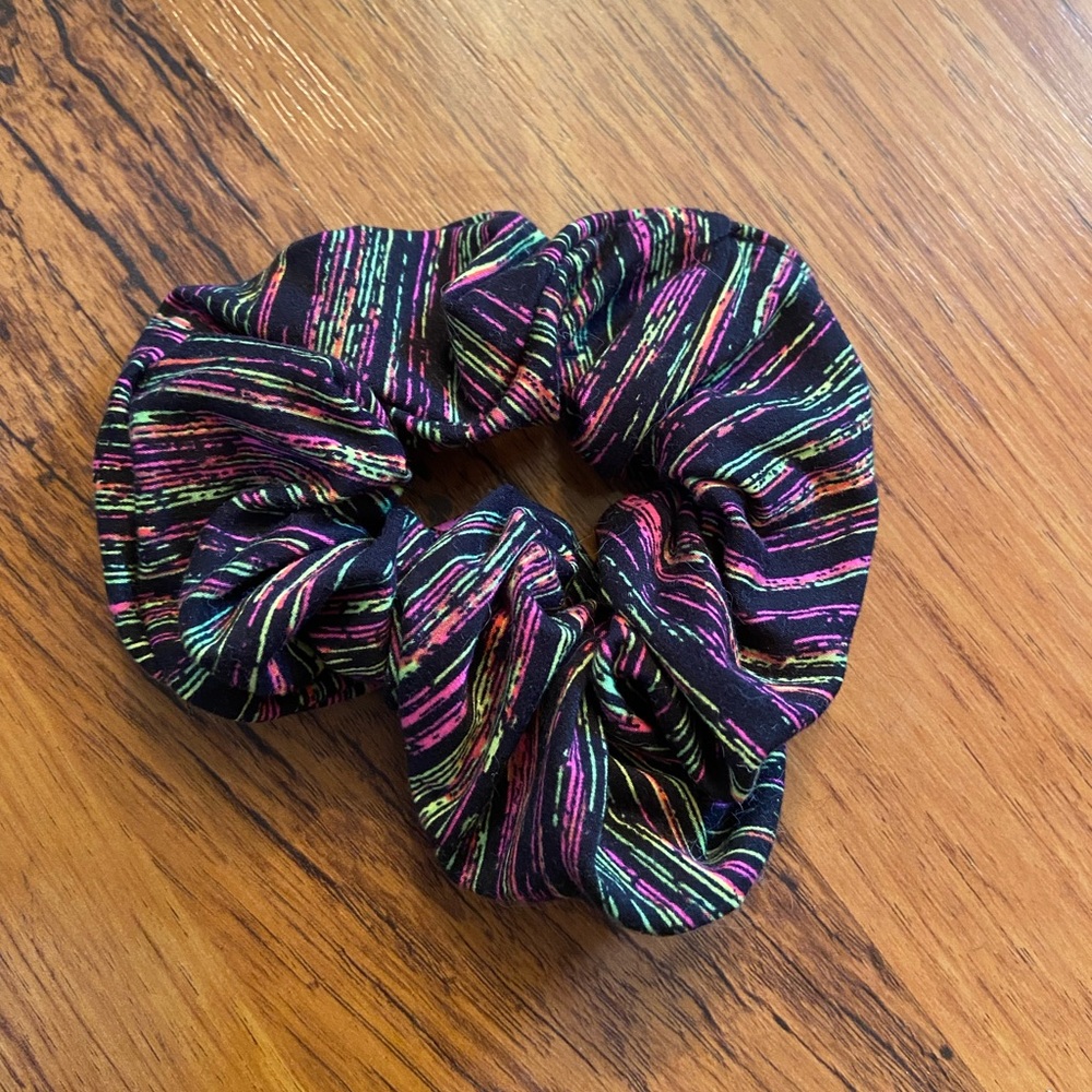 Sweet legs scrunchie